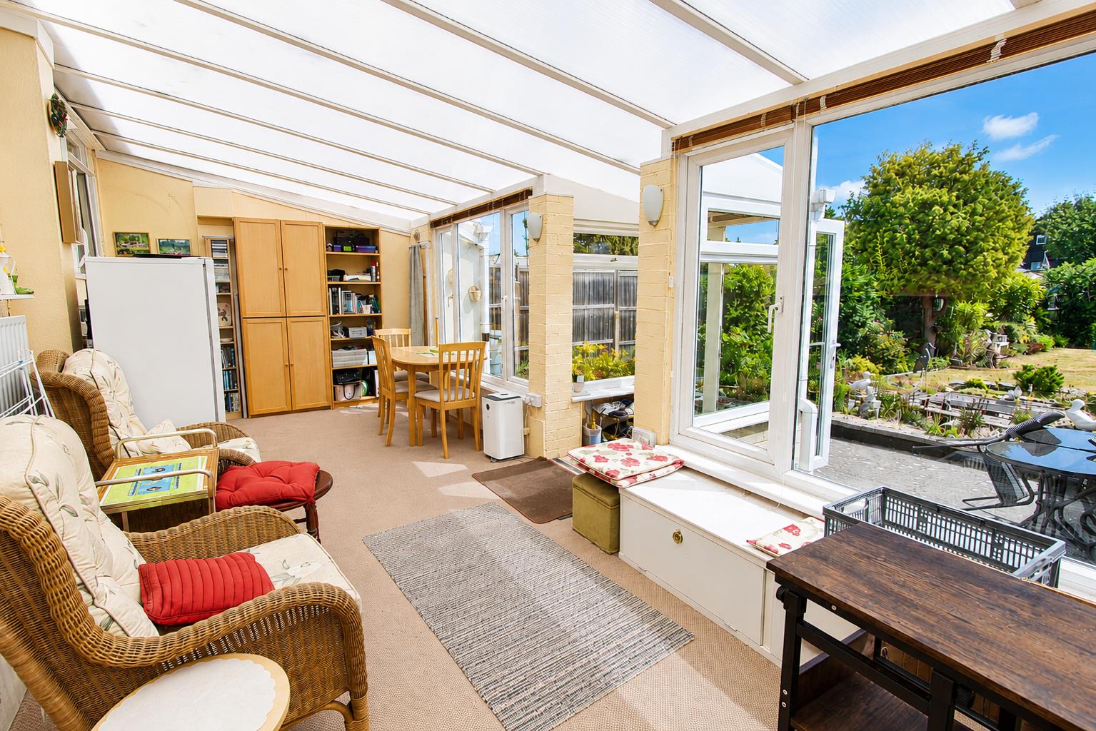 2 bed property in Plough Lane, Wallington